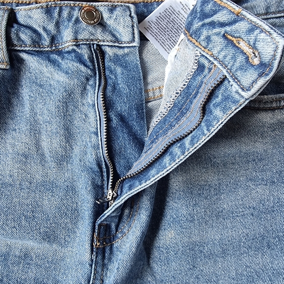 Vero Moda Light Wash Denim Highwaisted Mom Jeans👖 - Picture 10 of 11